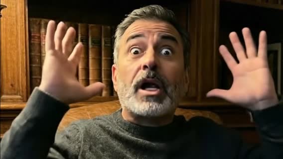 Actor Digital en sus 50s Frustrado con el AI